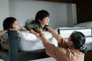 Pourquoi choisir un lit superposé en bois massif pour vos enfants ?