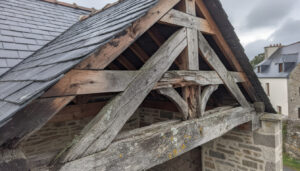 découvrez pourquoi les charpentes sont particulièrement affectées en bretagne, en explorant les facteurs climatiques et environnementaux spécifiques à cette région.