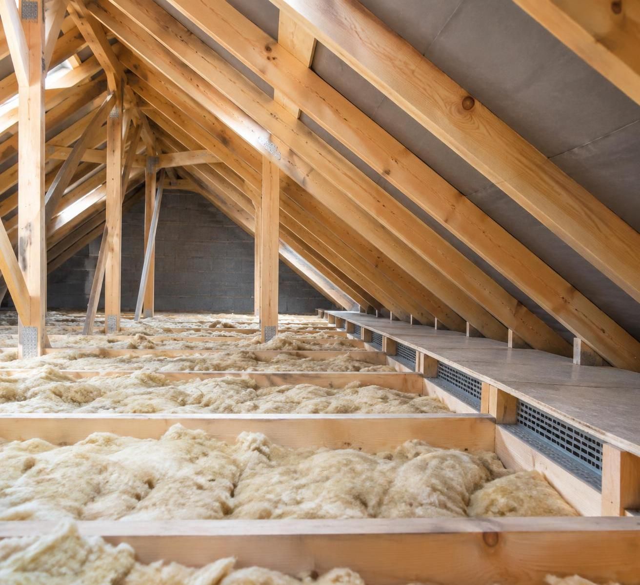 découvrez comment prévenir l’apparition de champignons dans une charpente grâce à une bonne ventilation, au contrôle de l’humidité et à des traitements adaptés.